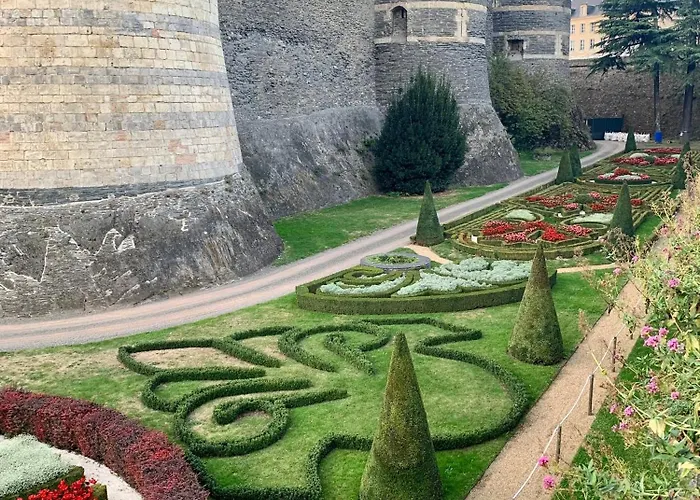 Avec Jacuzzi Sauna & Cinema - Nid D'angers * أنجير