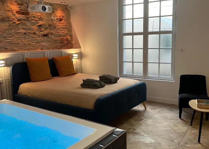 Avec Jacuzzi Sauna & Cinema - Nid D'angers * أنجير