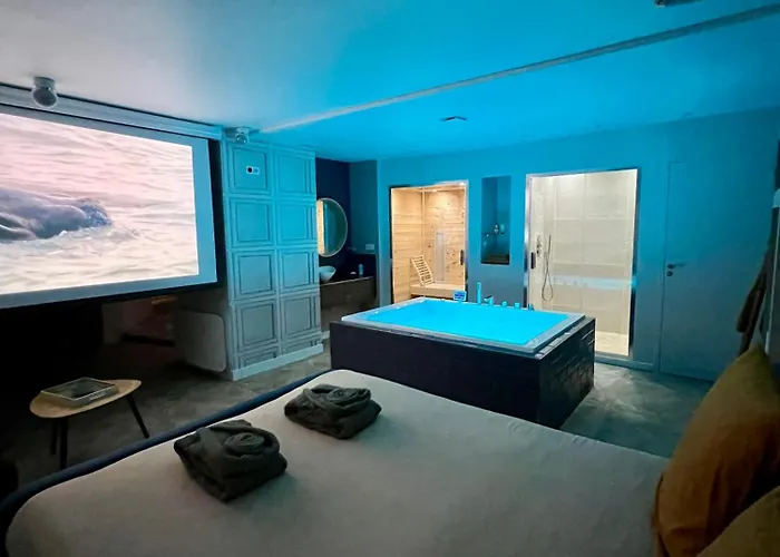 Avec Jacuzzi Sauna & Cinema - Nid D'angers *