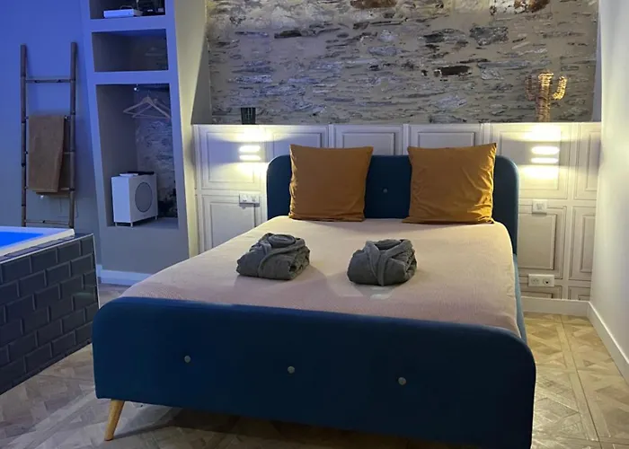 Avec Jacuzzi Sauna & Cinema - Nid D'angers أنجير